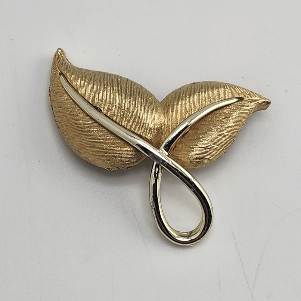 Vintage Double Leaf Brooch Pin Gold Tone Classic Twist 2"